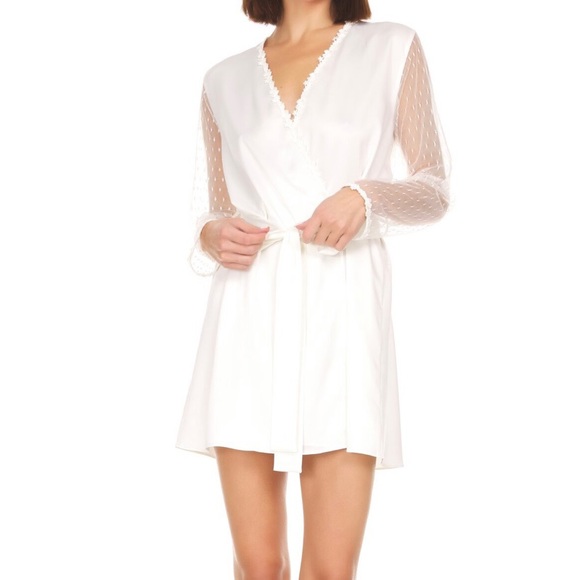 NWT - Flora Nikrooz Robe, White, XS